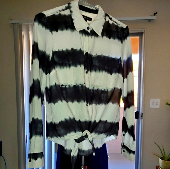 INC Button up - Picture 4 of 4